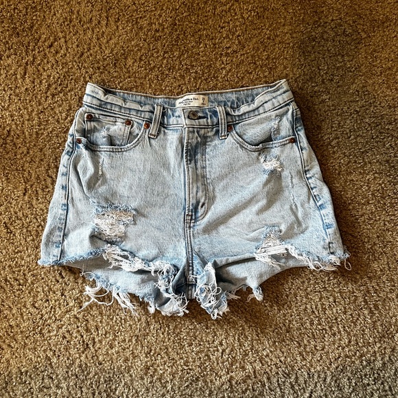 Abercrombie & Fitch Pants - Abercrombie & Fitch Shorts size 6 “the mom” curve love